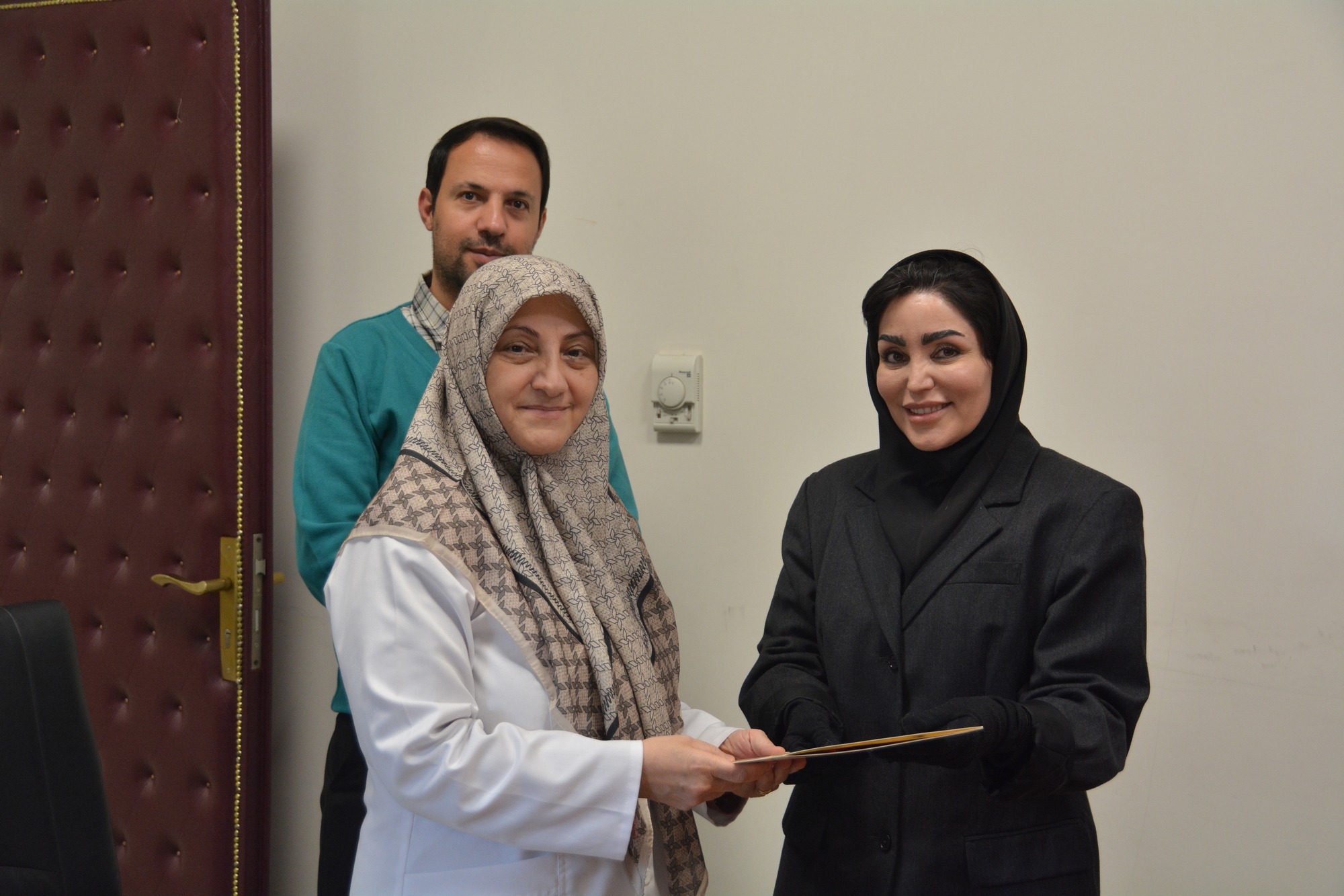 کسب رتبه‌های برتر کشوری توسط واحد توسعه تحقیقات بالینی مرکز آموزشی درمانی حمایت مادران شهید اکبرآبادی