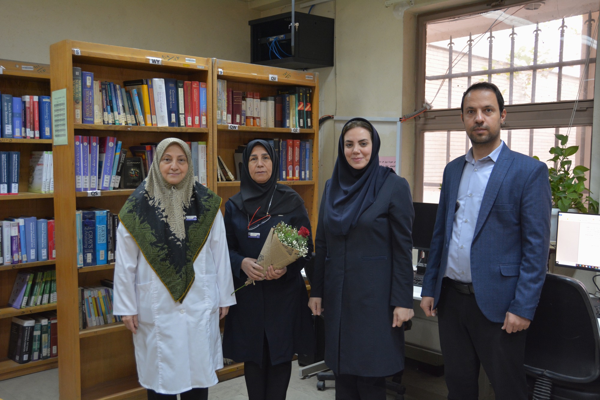 تجلیل از کتابدار مرکز آموزشی درمانی حمایت مادران شهید اکبرآبادی به مناسبت روز کتابدار